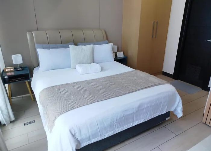 Cozy 1br Uptown Parksuites Tower1 Bgc Manila
